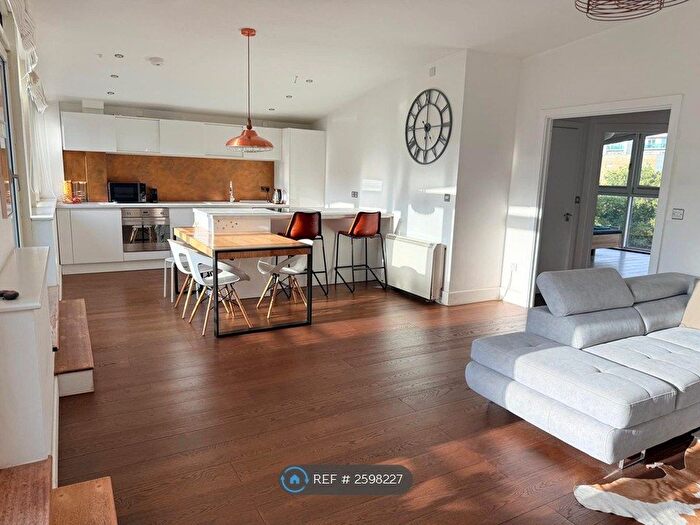 2 Bedroom Flat To Rent In Artichoke Hill, London, E1W