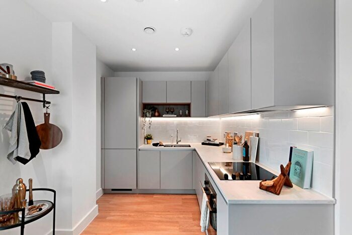 1 Bedroom Flat For Sale In Henley Cross, London, SE3