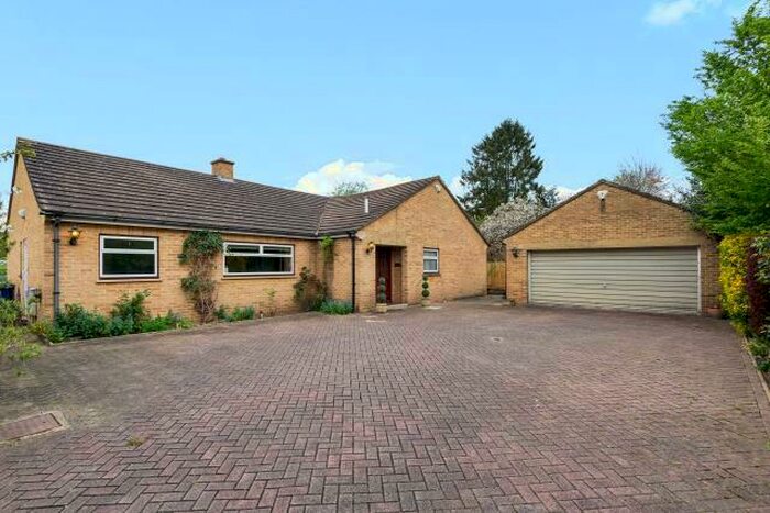 3 Bedroom Detached Bungalow To Rent In London Road, Headington, OX3
