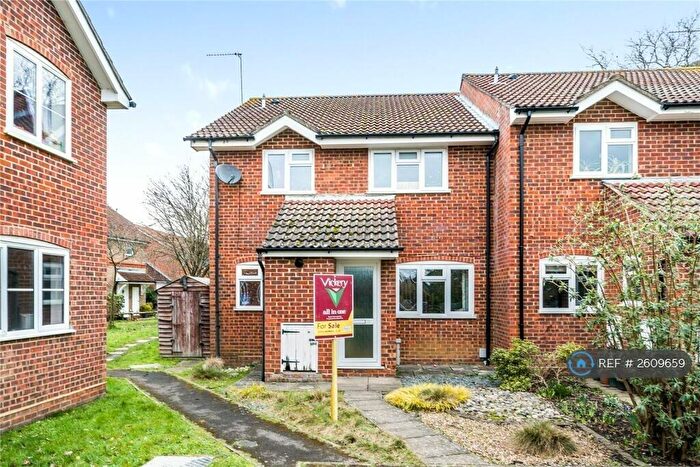 2 Bedroom End Of Terrace House To Rent In Broadhurst, Farnborough, GU14