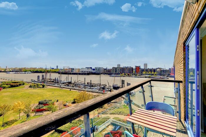 3 Bedroom Flat To Rent In Riviera Court, Wapping, E1W