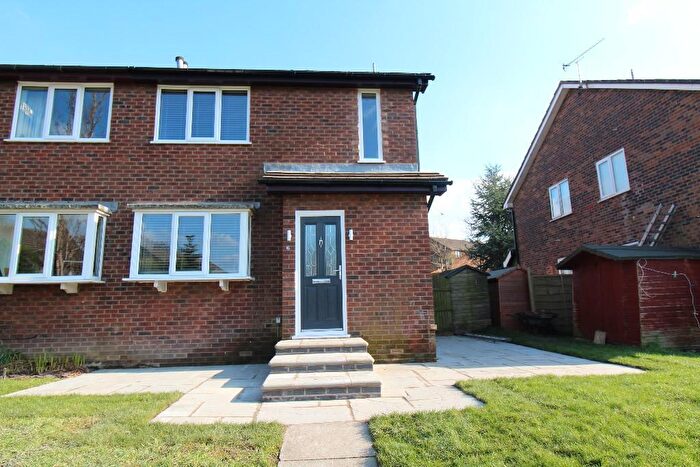 1 Bedroom Mews To Rent In Millersdale Court, Glossop, Derbyshire, SK13
