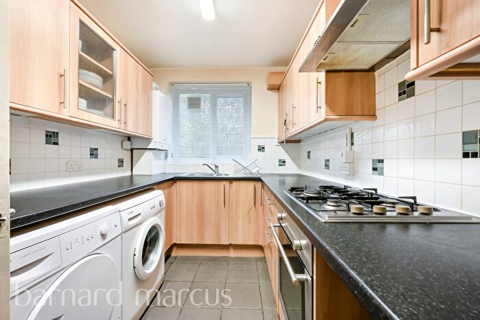1 Bedroom Flat For Sale In Tildesley Road, London, SW15