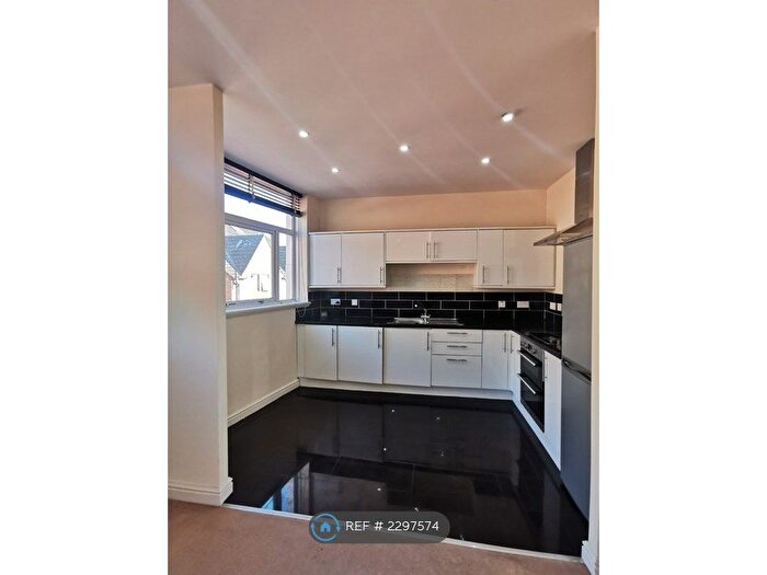 2 Bedroom Flat To Rent In Commercial Road, Swindon, SN1