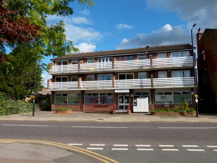 1 Bedroom Flat To Rent In Baker Street, Enfield, EN1