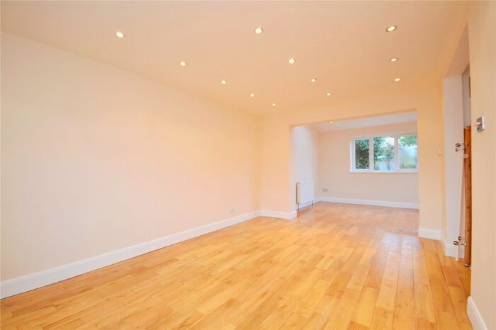 3 Bedroom Semi-Detached House To Rent In Miles Way, Whetstone, London, N20