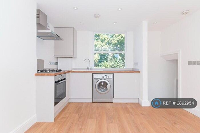 Studio To Rent In Thornlaw Road, London, SE27