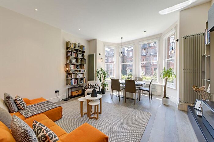 3 Bedroom Apartment To Rent In Netherhall Gardens, Hampstead, NW3