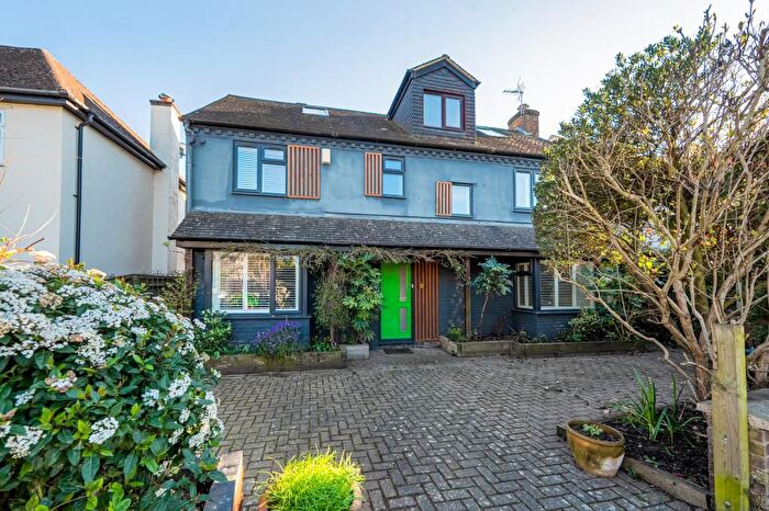 5 Bedroom Detached House For Sale In Cutteslowe, North Oxford, OX2