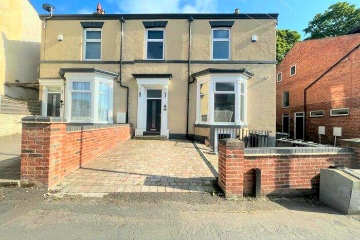 4 Bedroom Town House To Rent In Hurworth Road, Darlington, DL2