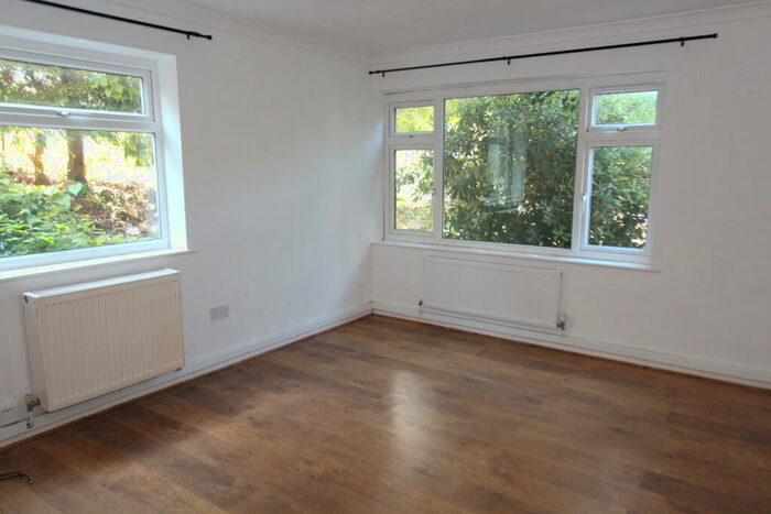 2 Bedroom Flat To Rent In Luscombe Close, Caversham, Reading, RG4