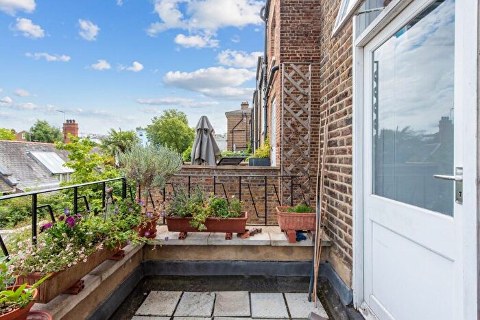 1 Bedroom Flat For Sale In Fitzroy Road, London, NW1