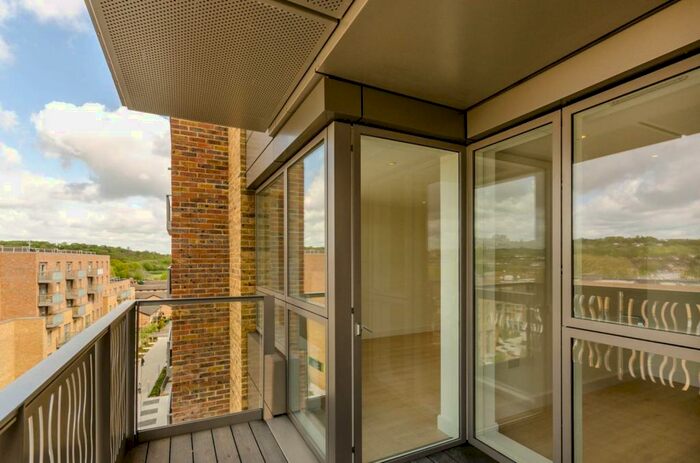 2 Bedroom Flat To Rent In High Street, Hornsey, London, N8