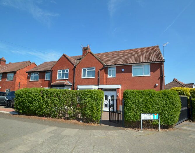 6 Bedroom Semi-Detached House To Rent In Heywood Road, Prestwich, Manchester M25