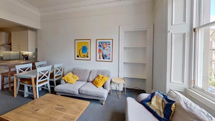 4 Bedroom Flat To Rent In Marchmont Road, Edinburgh, EH9