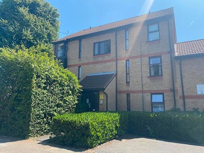 1 Bedroom Flat To Rent In Shinners Close, SE25