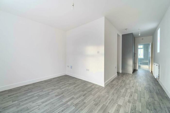 Studio To Rent In Headstone Gardens, Harrow, HA2