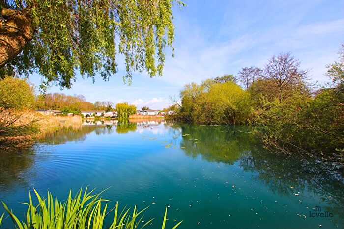 2 Bedroom Park Home For Sale In Barton Broads Park, Maltkiln R, Barton-upon-Humber, North Lincolnshire, DN18