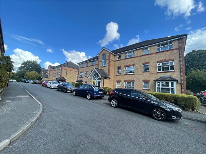 2 Bedroom Flat To Rent In Marygold House, Taylor Close, Hounslow, Greater London, TW3