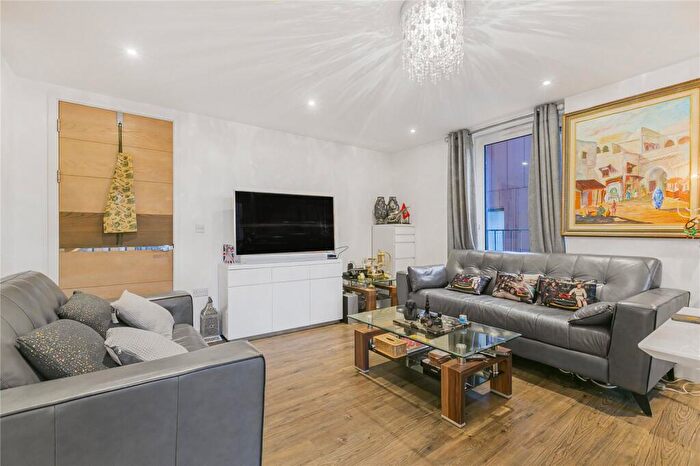 2 Bedroom Apartment To Rent In Whiting Way, London, SE16