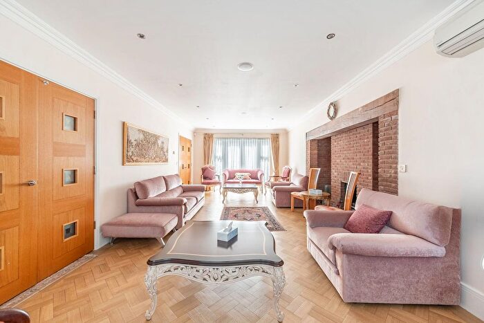 5 Bedroom Semi-Detached House For Sale In Cleopatra Close, Stanmore, HA7