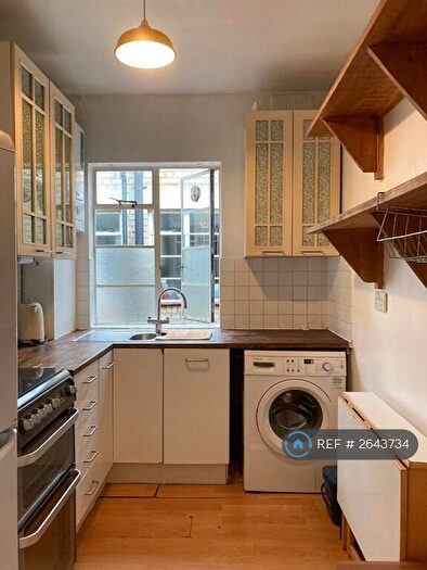 3 Bedroom Flat To Rent In Clissold Court, London, N4