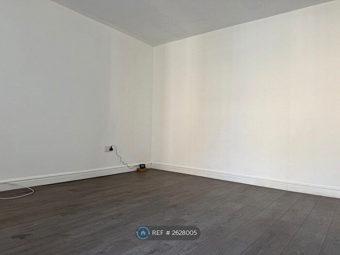 2 Bedroom Terraced House To Rent In Johnson Terrace, Morley, Leeds, LS27