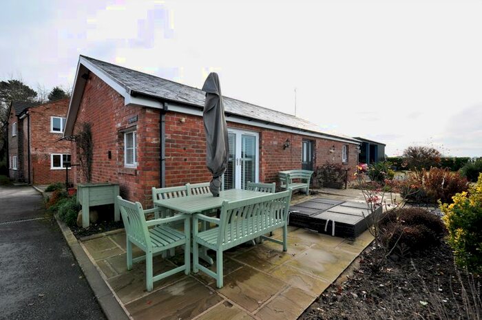 2 Bedroom Bungalow To Rent In Twemlow Green, Holmes Chapel, Crewe CW4