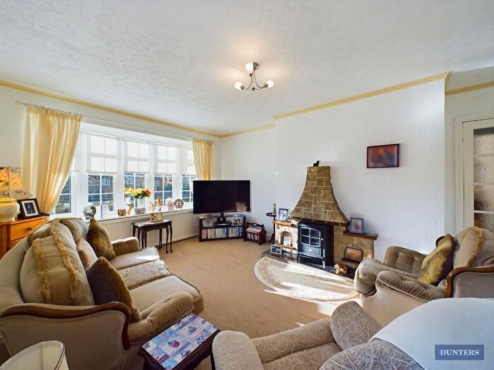 2 Bedroom Semi-detached Bungalow For Sale In Harewood Drive, Filey, YO14
