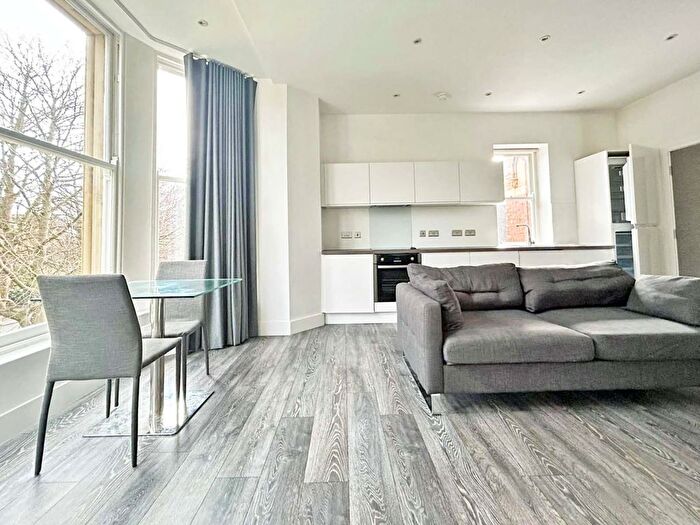 2 Bedroom Flat To Rent In Cardigan Road, Headingley, Leeds, LS6