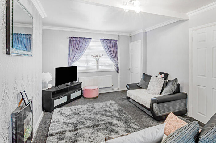 3 Bedroom End Of Terrace House For Sale In Circular Road, Chesterfield, S43