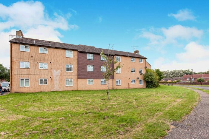 2 Bedroom Flat To Rent In Capricorn Close, Bewbush, Crawley, RH11