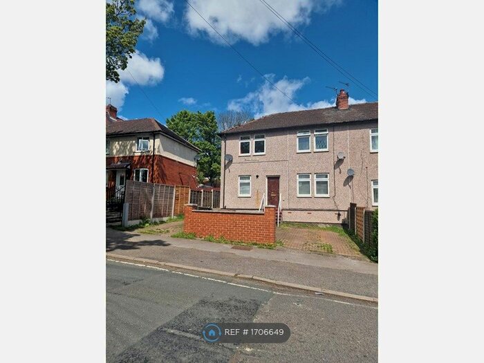 3 Bedroom Semi-Detached House To Rent In Waterton Road, Wakefield, WF2