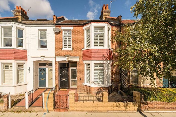 3 Bedroom Maisonette For Sale In Waldron Road, Earlsfield, SW18