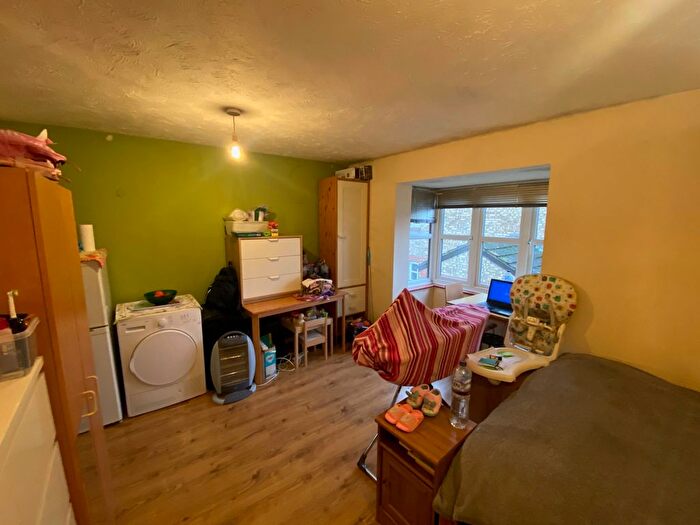 Studio To Rent In Kingfisher Way, Neasden, NW10
