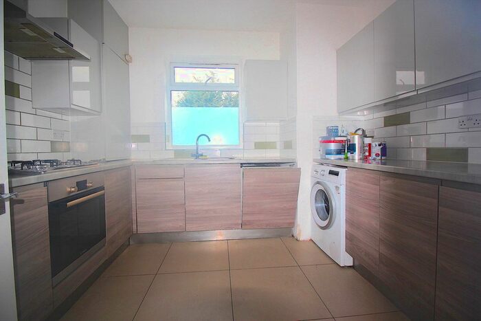 4 Bedroom Flat To Rent In The Parade, Greenford, UB6