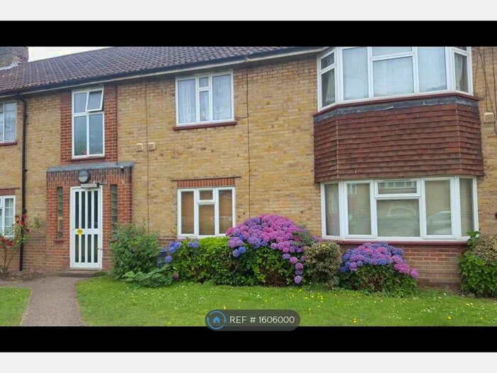 2 Bedroom Flat To Rent In North Dene, London, NW7