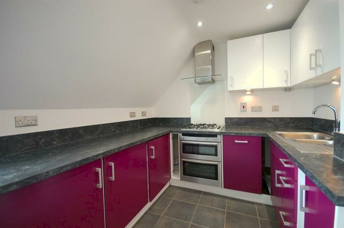 2 Bedroom Flat To Rent In Kingsend, Ruislip, Middlesex, HA4