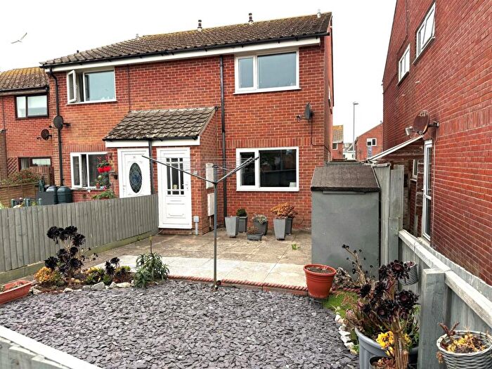 1 Bedroom Terraced House For Sale In Kingfisher Close, Weymouth, DT4