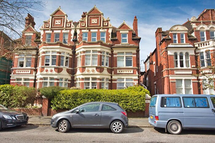 3 Bedroom Flat For Sale In Grimston Avenue, Folkestone, CT20