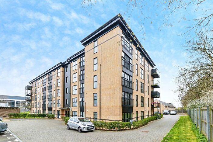 2 Bedroom Flat For Sale In Giles Crescent, Stevenage, SG1