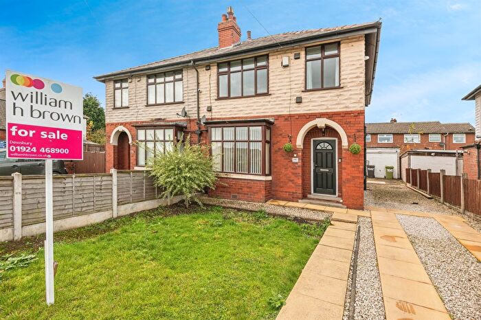 3 Bedroom Semi Detached House For Sale In Leeds Road, Dewsbury, WF12