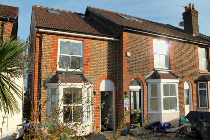 1 Bedroom Flat To Rent In Earlswood Road, Earlswood, RH1