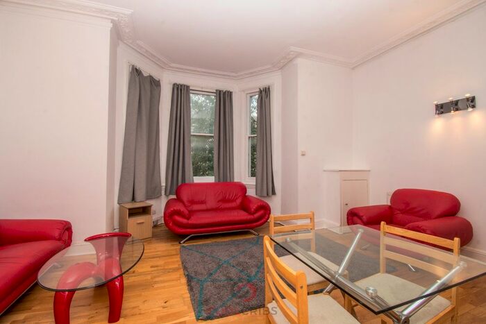 1 Bedroom Flat To Rent In Redcliffe Gardens, London, SW10