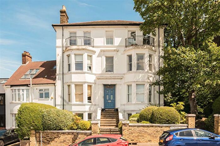 2 Bedroom Flat For Sale In Eglinton Hill, Woolwich, SE18