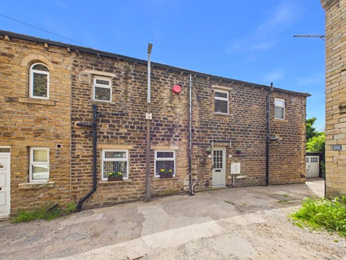 3 Bedroom End Of Terrace House For Sale In Longwood Road, Huddersfield, HD3