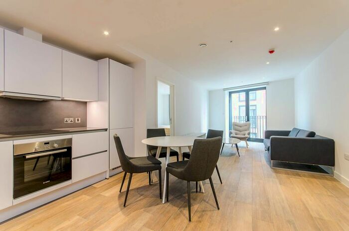 2 Bedroom Flat To Rent In Three Colts Lane, Bethnal Green, London, E2