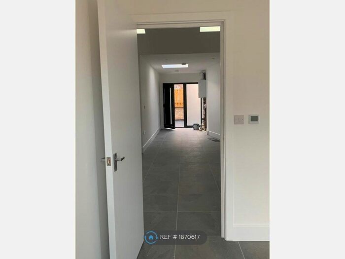 1 Bedroom Flat To Rent In Chandler Court, South Croydon, CR0