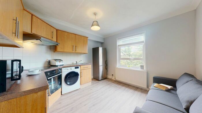 2 Bedroom Flat To Rent In Horn Lane, Acton, W3