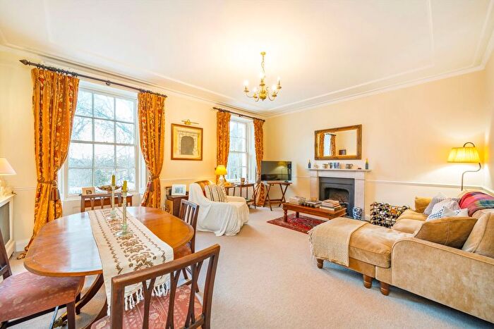 2 Bedroom Flat For Sale In St. Georges Square, Pimlico, SW1V